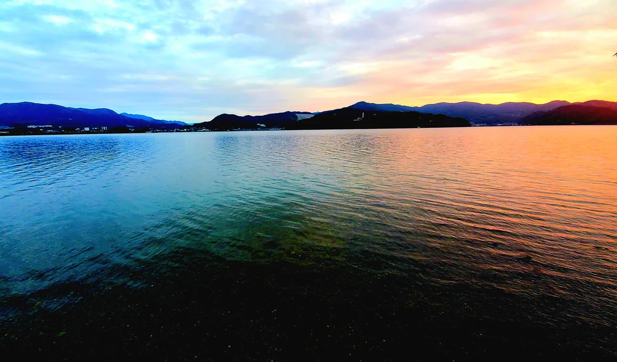 投稿写真：海色と夕焼けのコントラスト