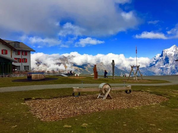 投稿：山の上の遊具
