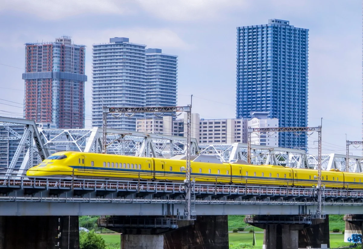 投稿写真：ドクターイエローとタワマン