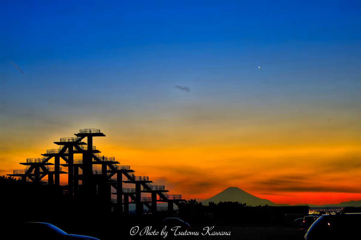 投稿写真：暮れ行く富津岬に映える夕富士と輝く金星と水星