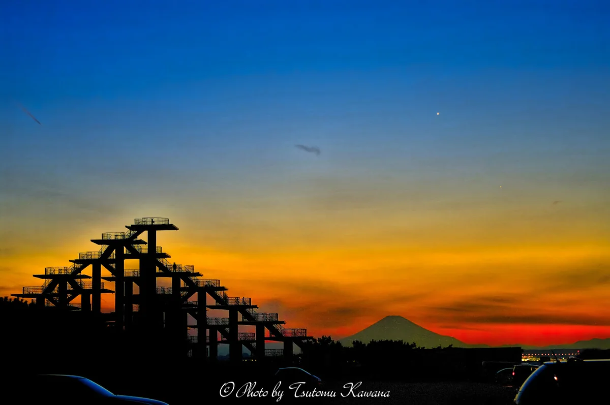 投稿写真：暮れ行く富津岬に映える夕富士と輝く金星と水星