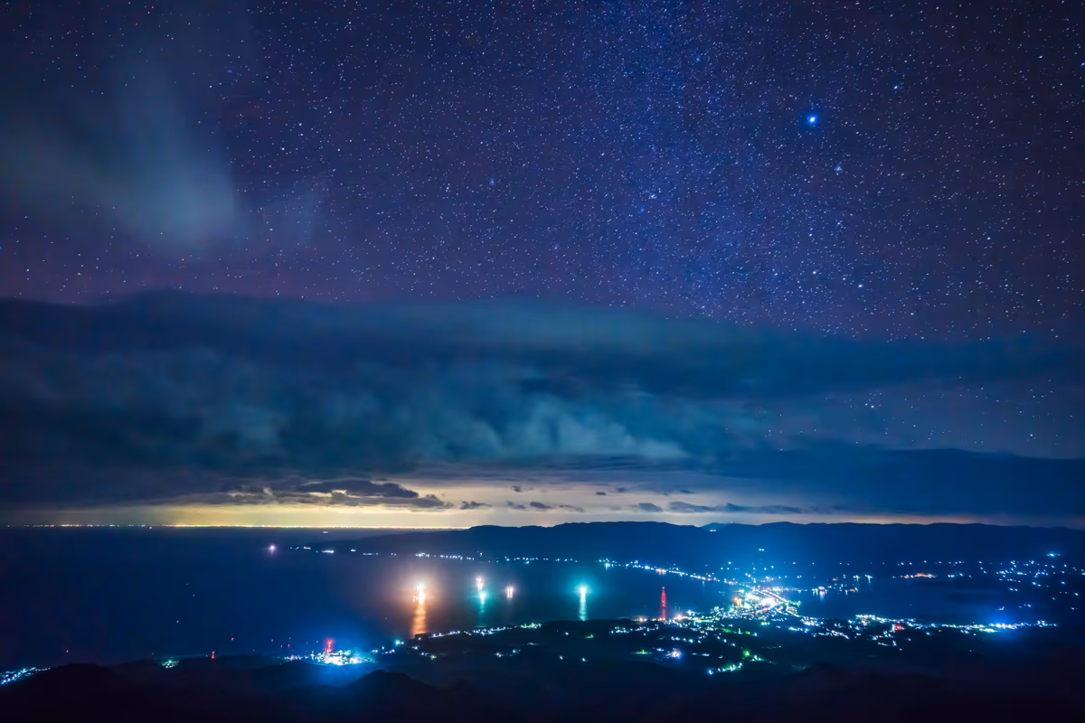 投稿写真：島の夜景と星景