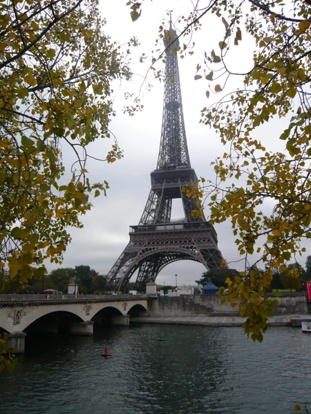 投稿：10月のエッフェル塔🍁