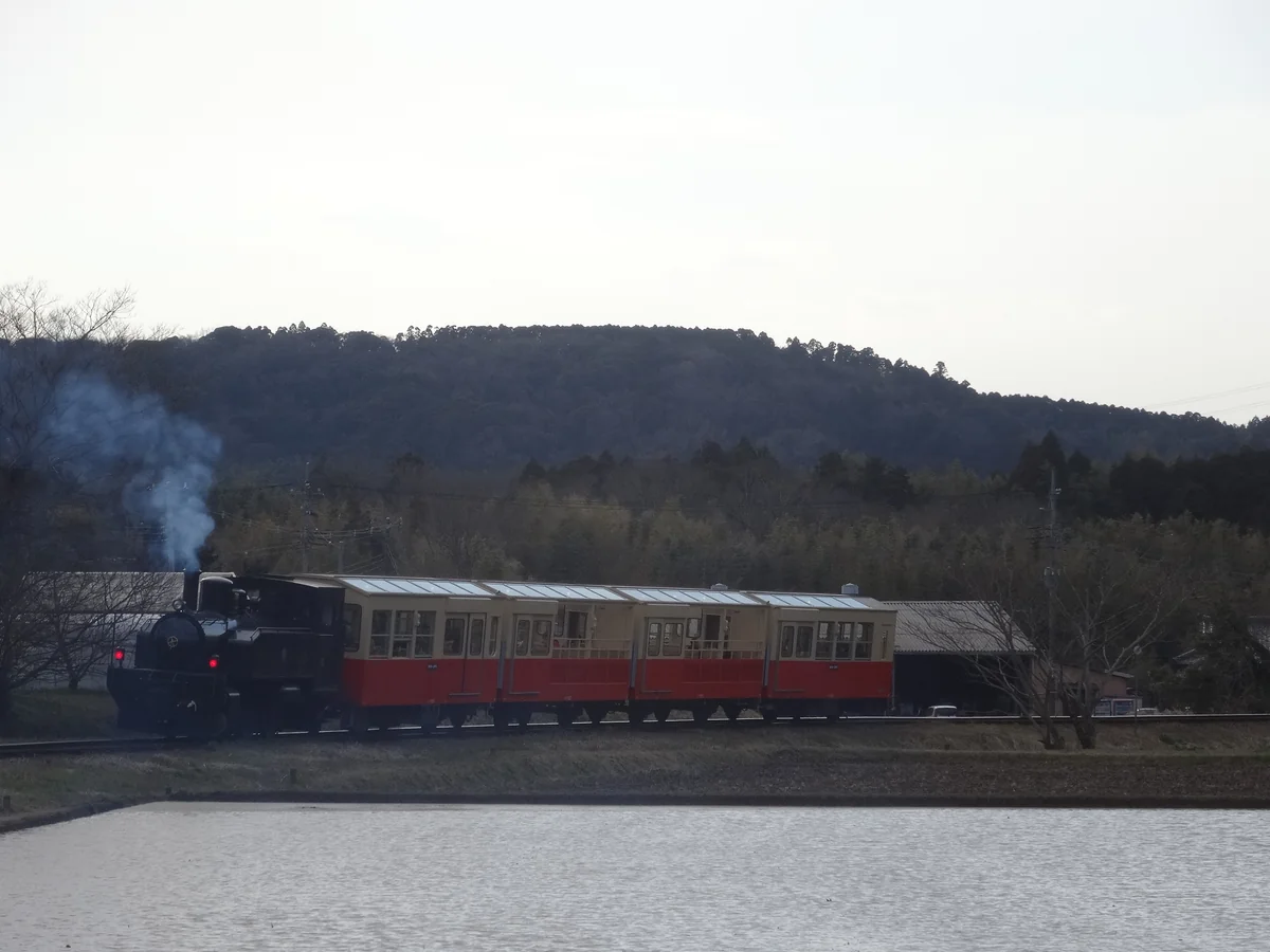 投稿写真：『マッチ箱のようなトロッコ列車』／小湊鐵道・上総川間駅付近