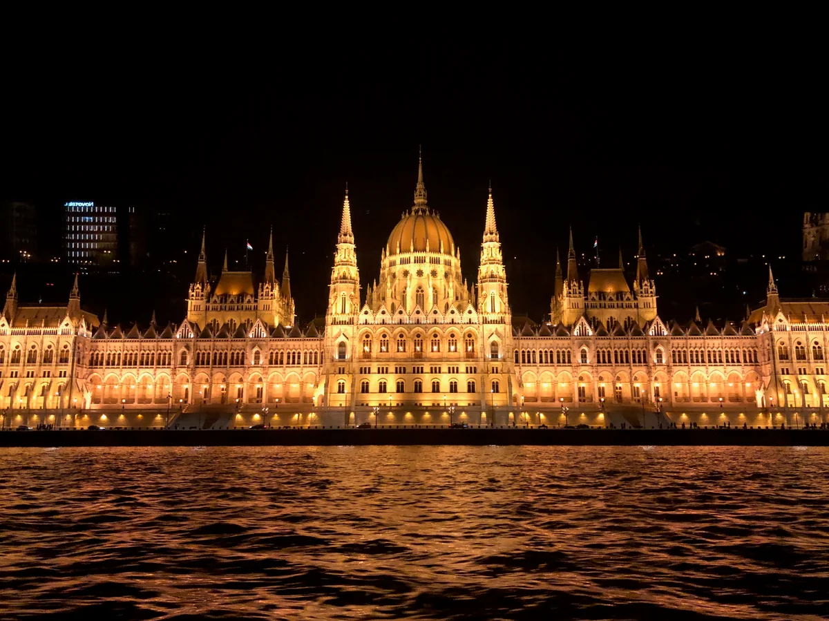 投稿写真：ドナウ川に浮かぶようなブダペスト国会議事堂