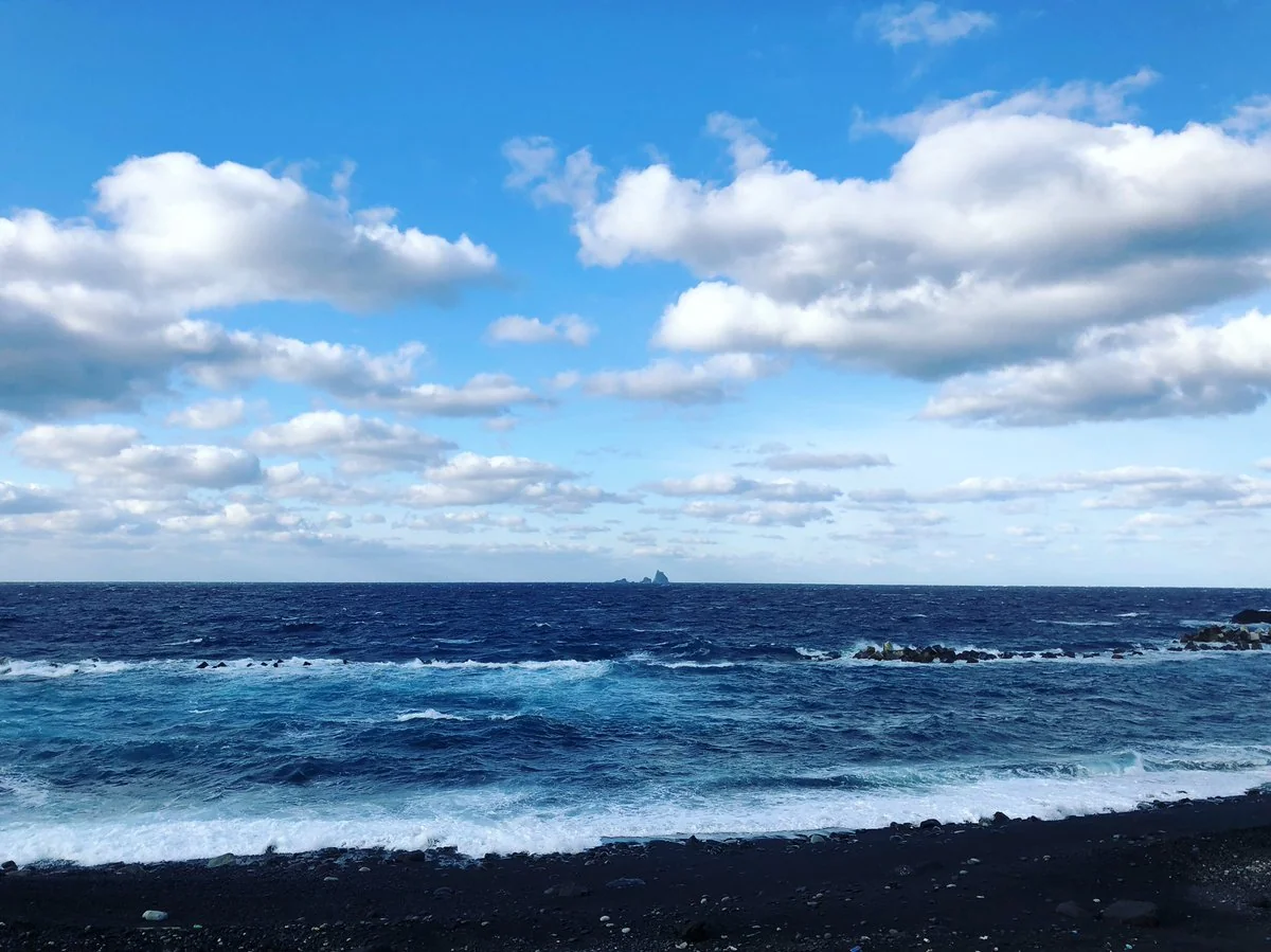 投稿写真：冬の深いブルー