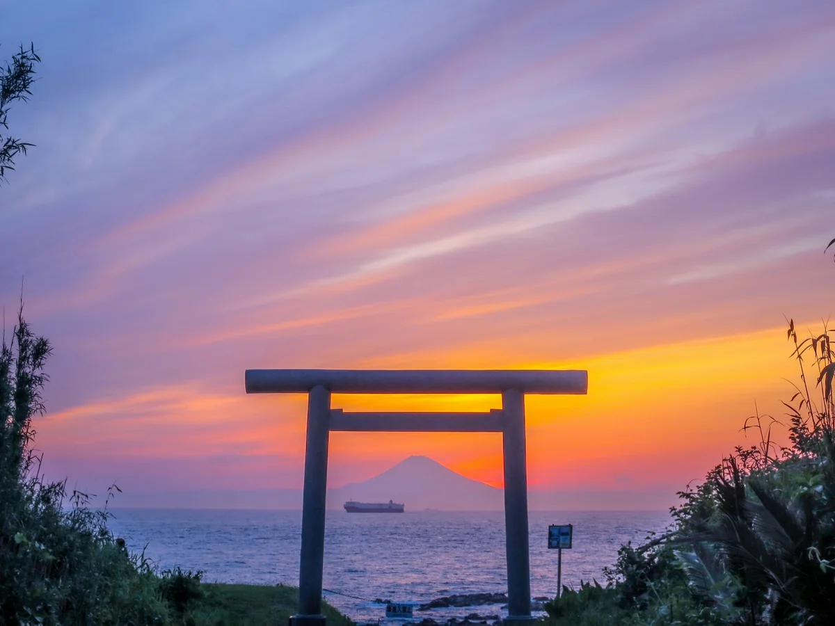 投稿写真：鳥居の中の夕富士