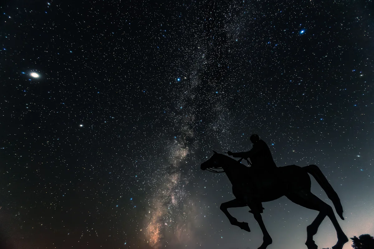 投稿写真：アタテュルク騎馬像と天の川
