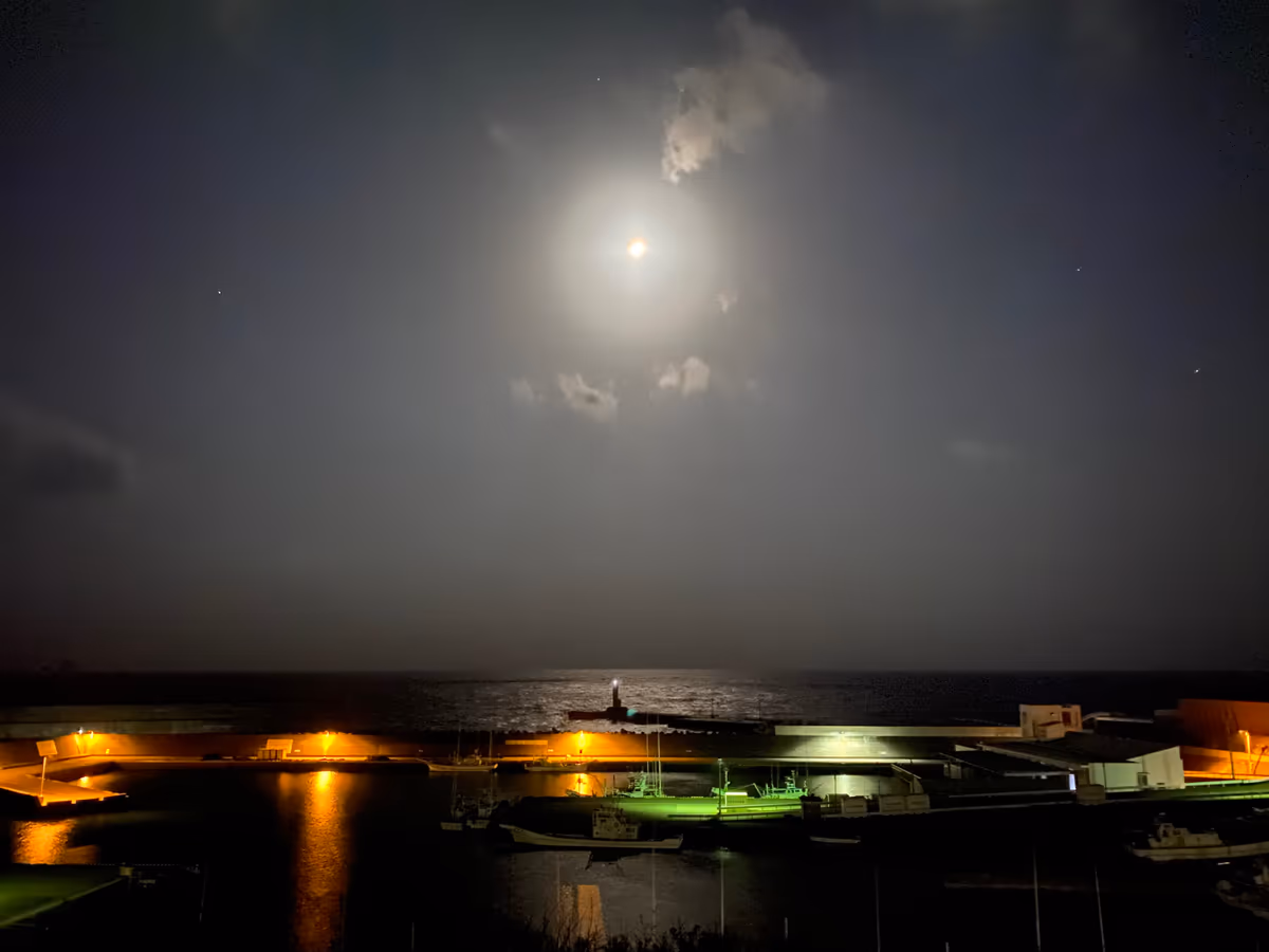 投稿写真：こんな美しい月の夜を君は知らない