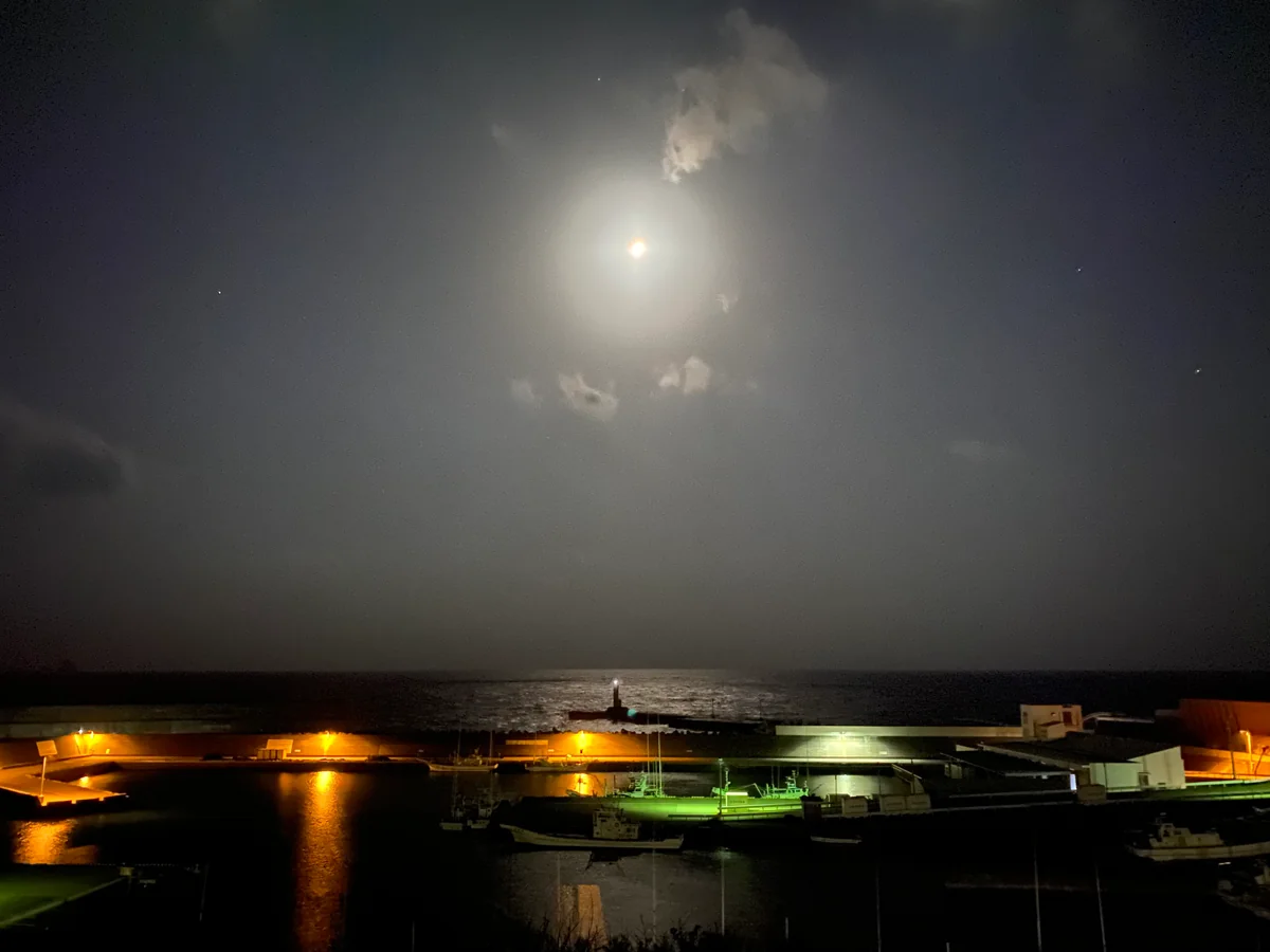 投稿写真：こんな美しい月の夜を君は知らない