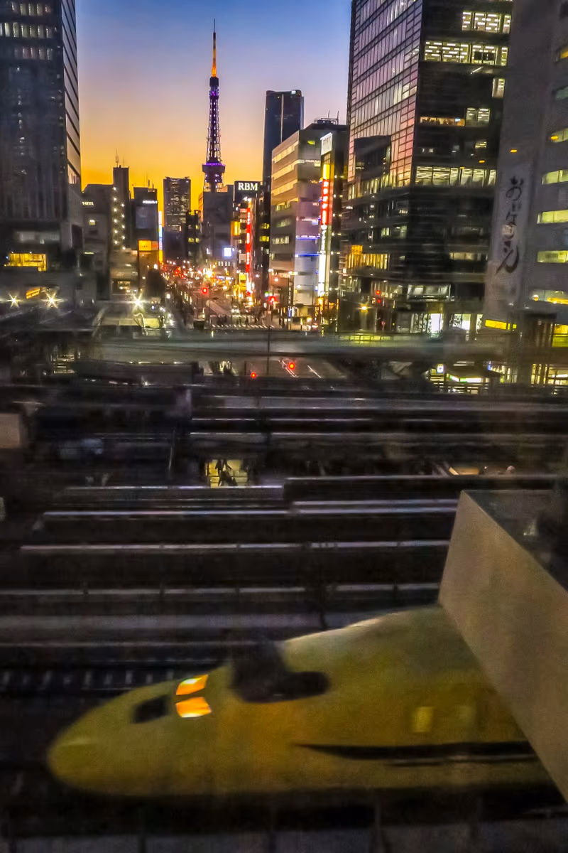 投稿写真：夕暮れのドクターイエローと東京タワー