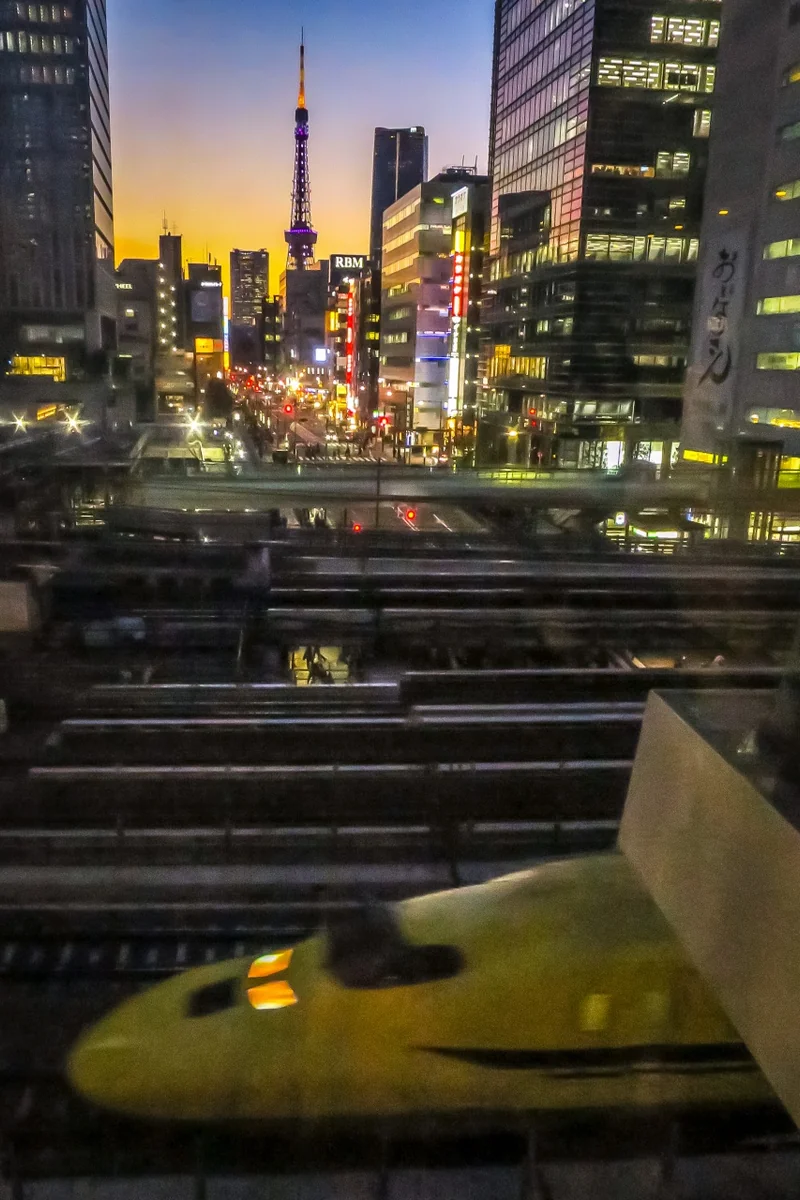 投稿写真：夕暮れのドクターイエローと東京タワー