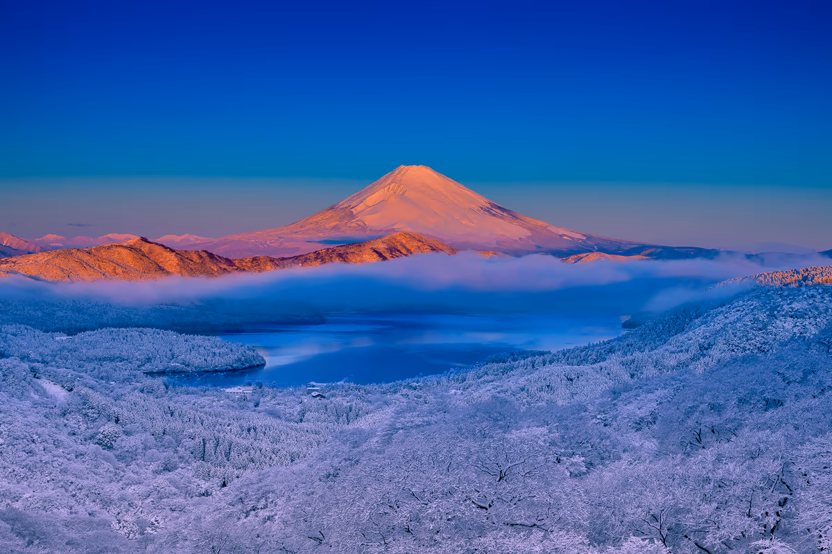 投稿写真：箱根大観山より雪景色と紅富士
