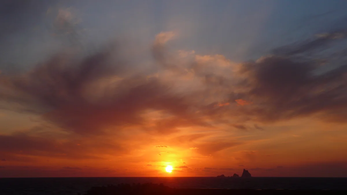 投稿写真：三本岳と夕陽