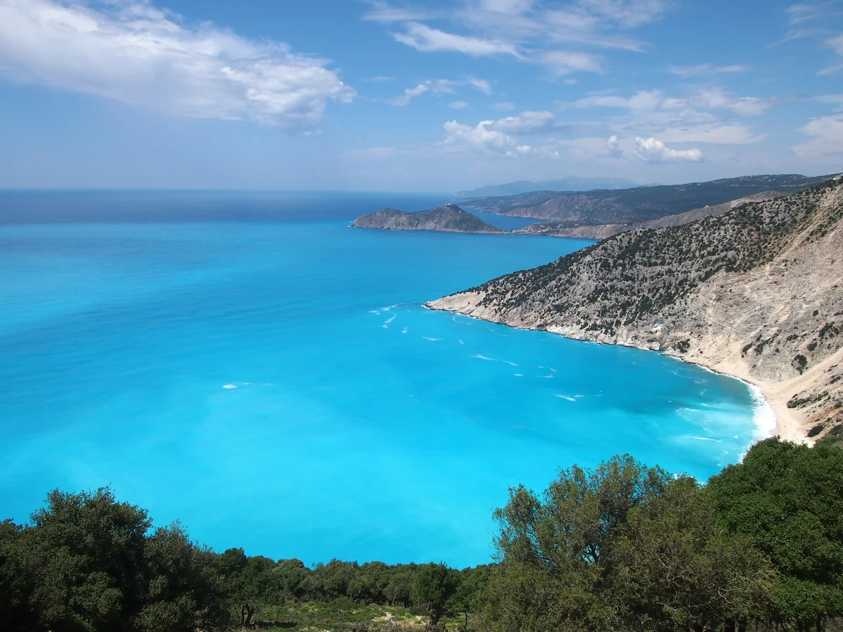 投稿写真：イオニア海ケファロニア島、これが自然の海の色とは思えないミルトスビーチ