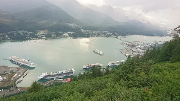 投稿：豪華客船がおもちゃのよう