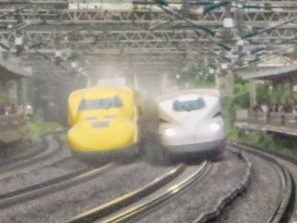投稿：ドクターイエローと白い新幹線のすれ違い