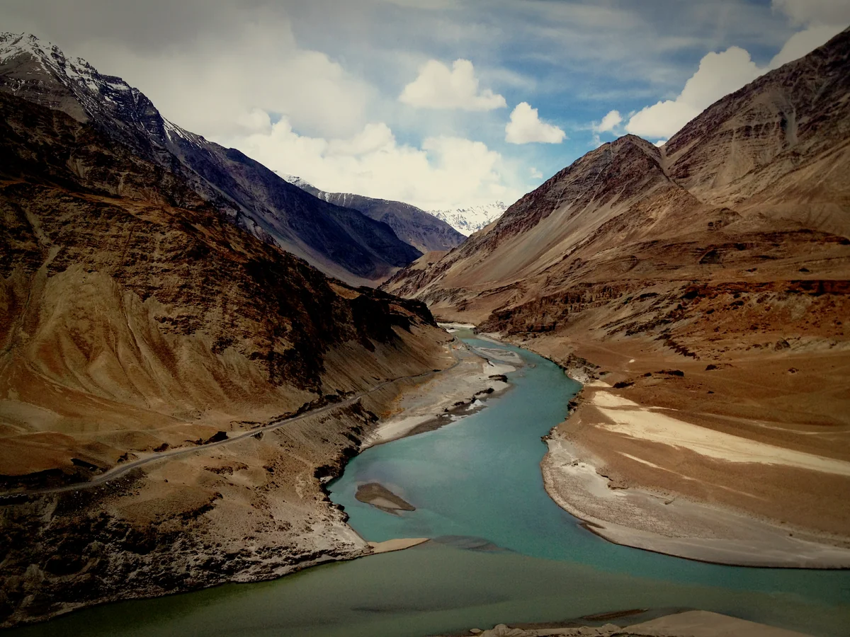 投稿写真：インダス川とサンスガール川の合流点