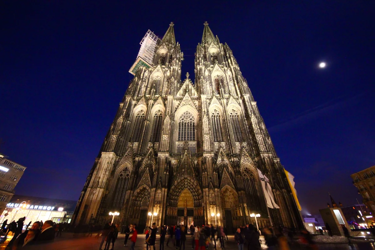 投稿写真：威風堂々 ケルン大聖堂の夜景