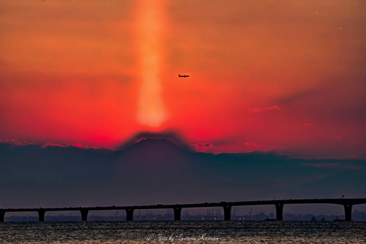 投稿写真：天空に伸び輝ける日輪の光柱。