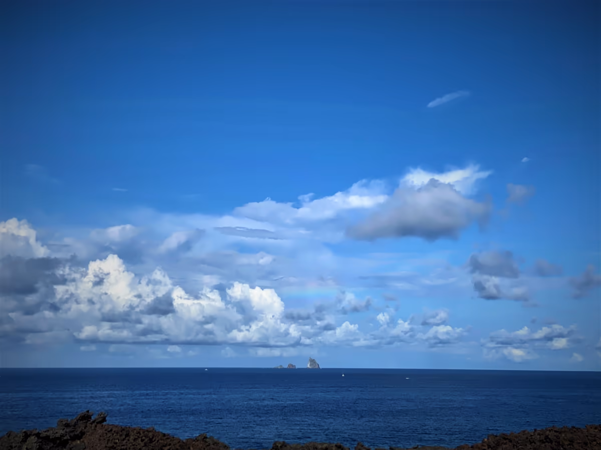 投稿写真：三本岳と少しだけ虹