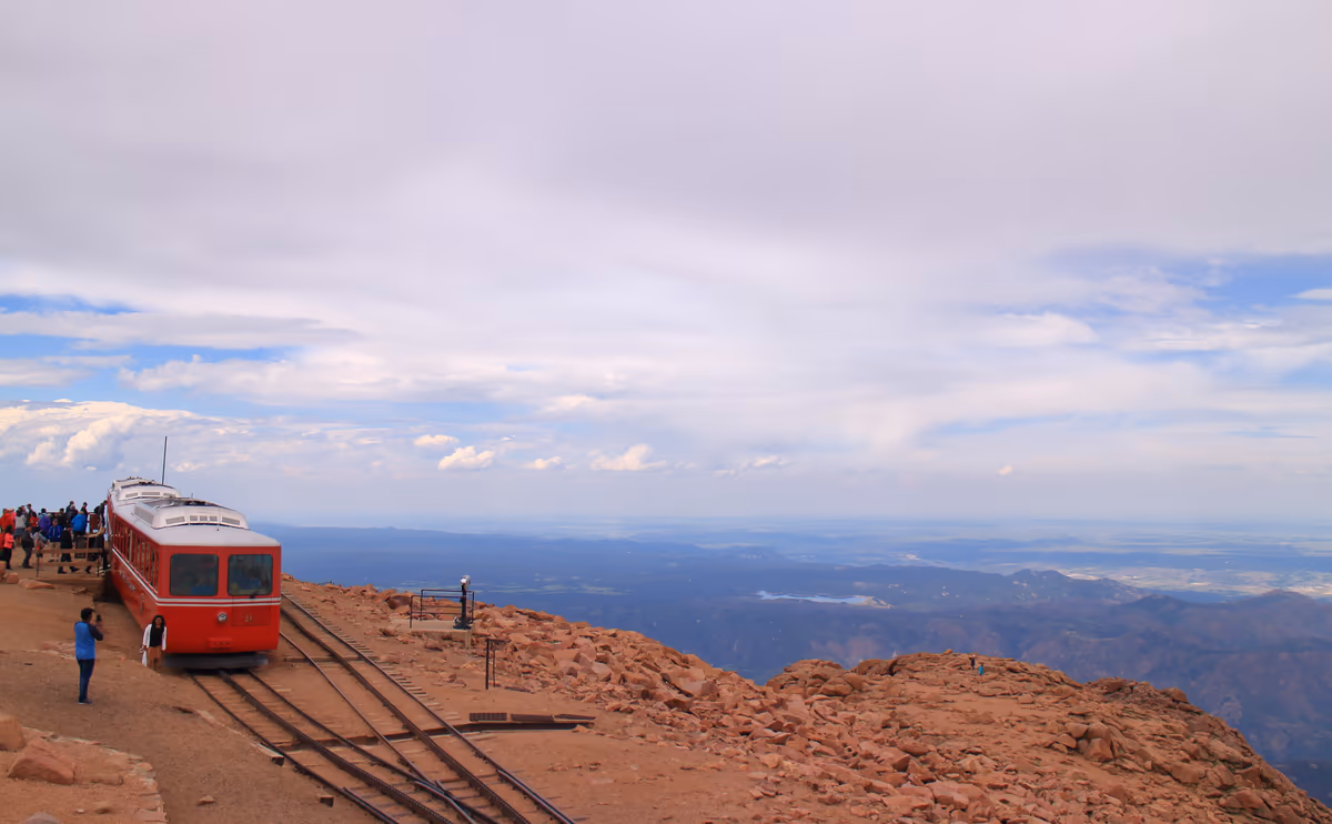 投稿写真：4,301mの山頂（パイクスピーク・コグ鉄道）