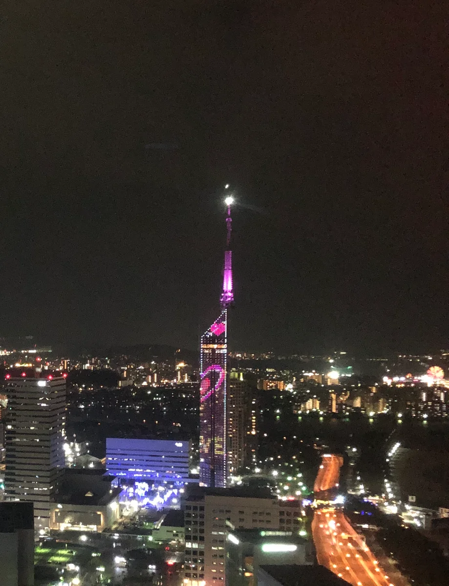 投稿写真：バレンタインバージョンの福岡タワー
