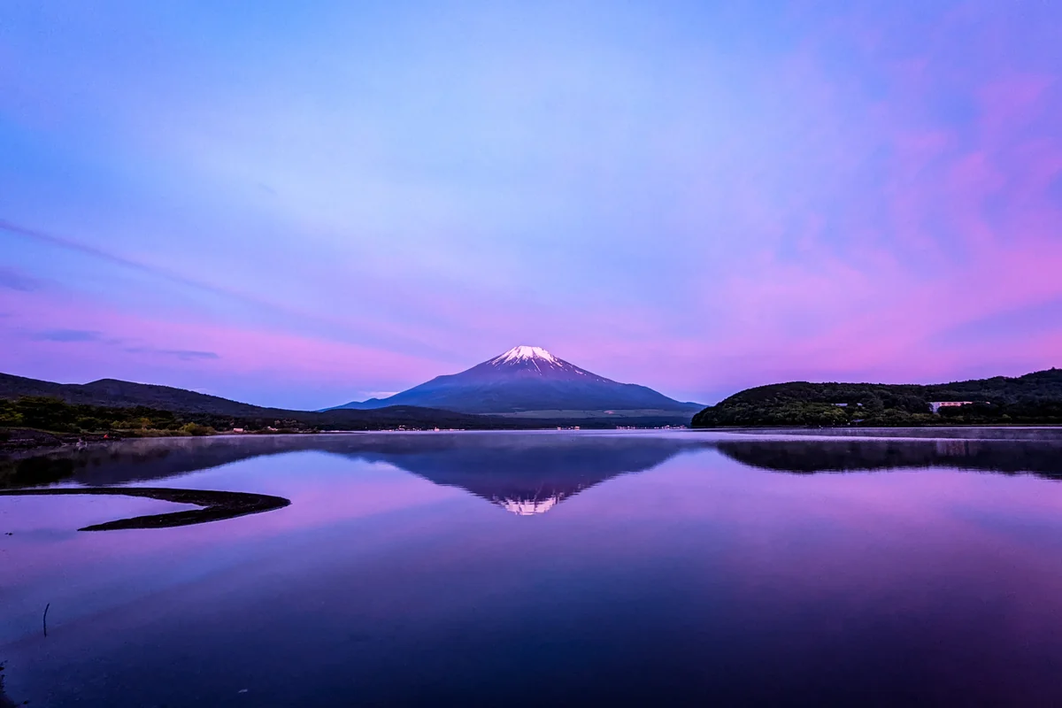 投稿写真：朝焼け雲と富士山のリフレクション