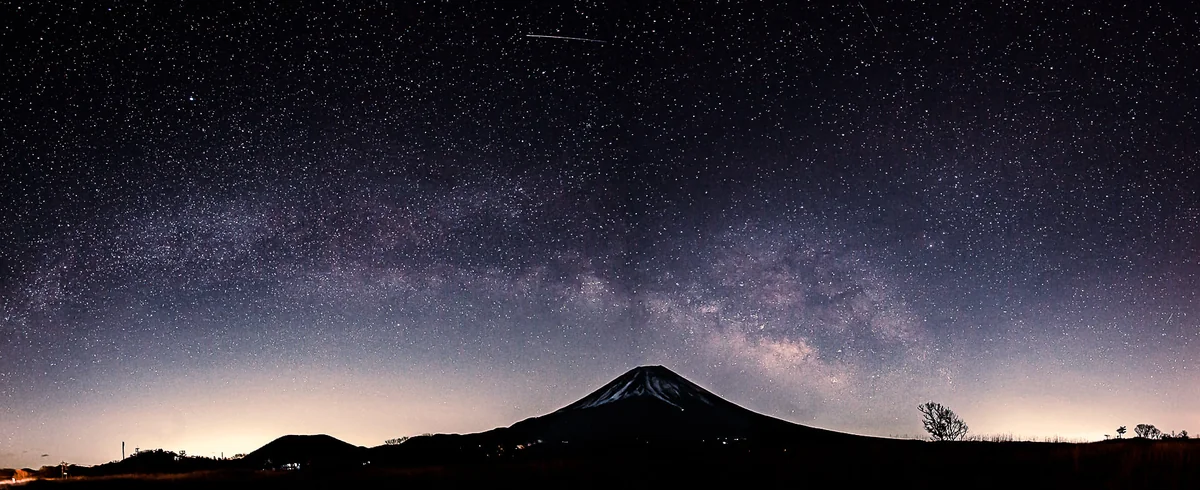 投稿写真：富士山と天の川（パノラマ）