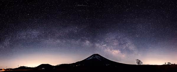 投稿：富士山と天の川（パノラマ）
