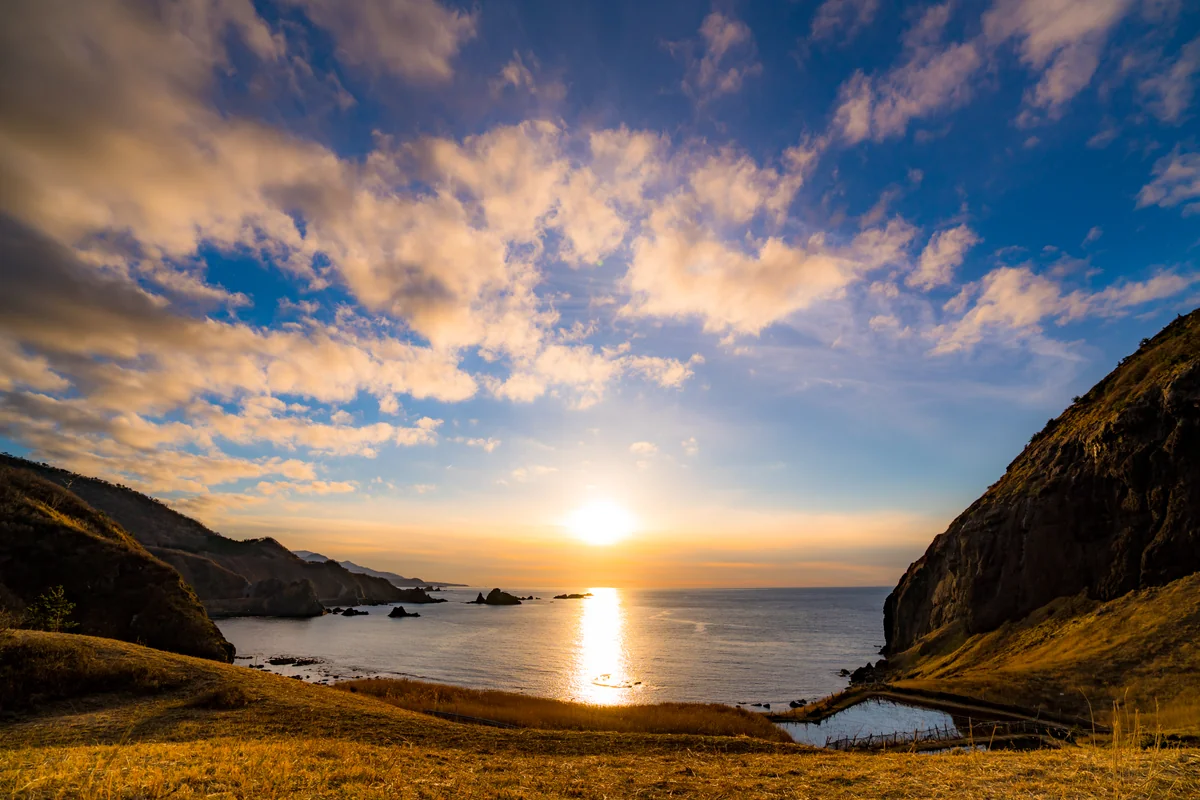 投稿写真：日本三大巨岩のひとつ大野亀から眺める夕日