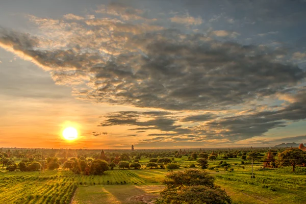 投稿：パゴダからの朝日
