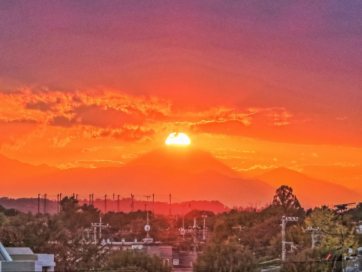 投稿写真：雲間のダイヤモンド富士