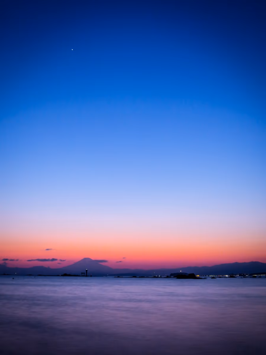 投稿写真：裕次郎灯台と夕富士と金星