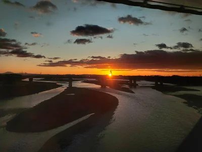 投稿：新木曽川橋と、ツインアーチ138より昇る朝日