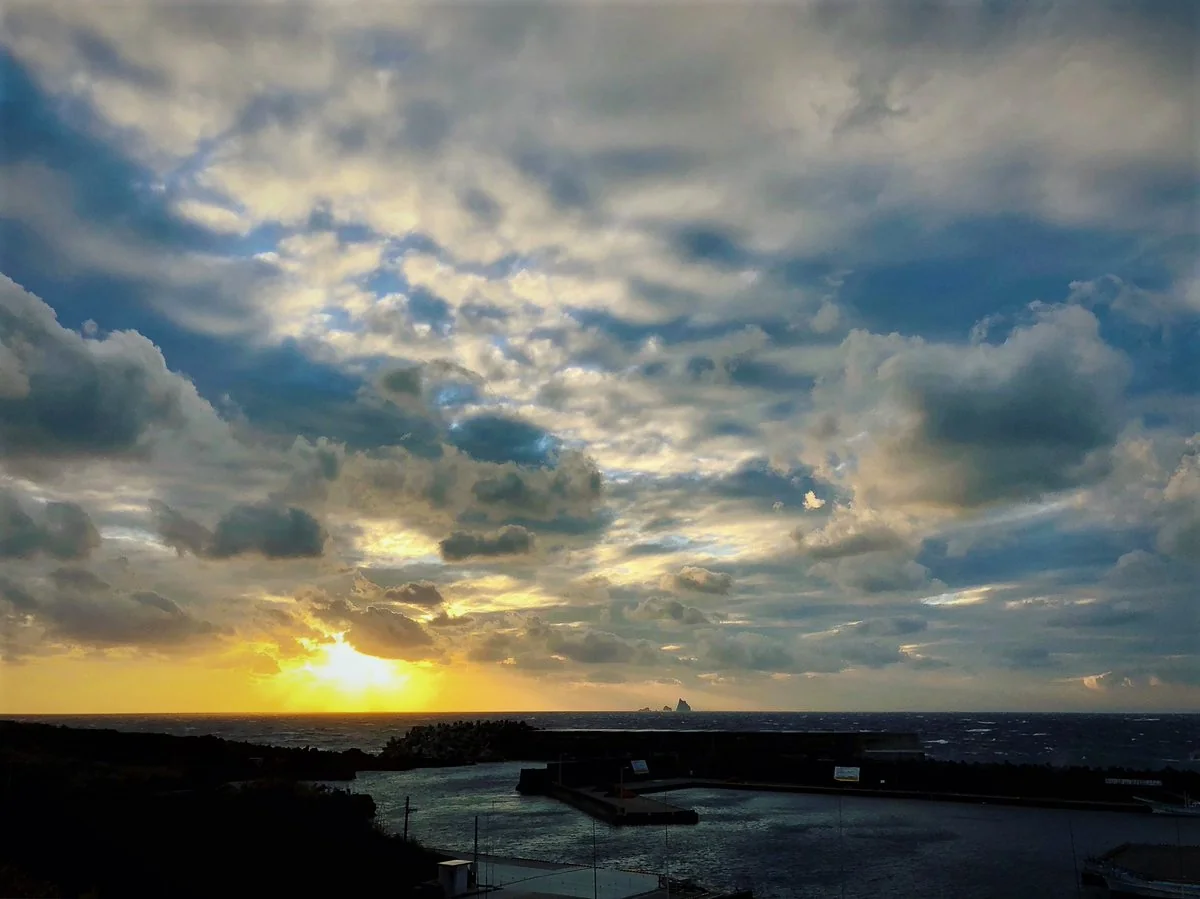 投稿写真：太陽がだんだん三本岳に近づいてくる