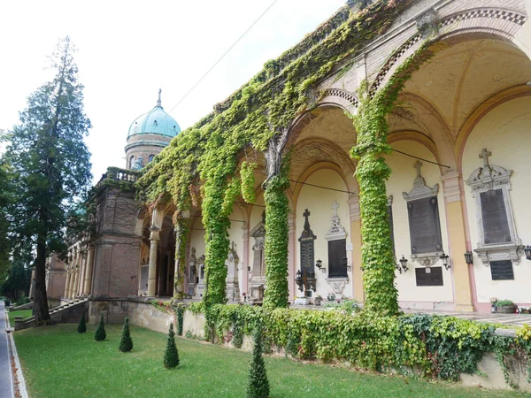 投稿：ミロゴイ墓地