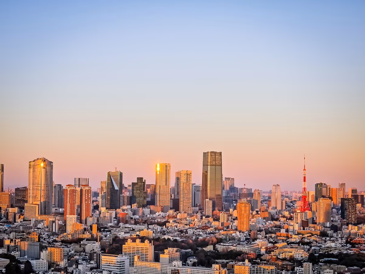 投稿写真：西日に染まる超高層ビル群と東京タワー