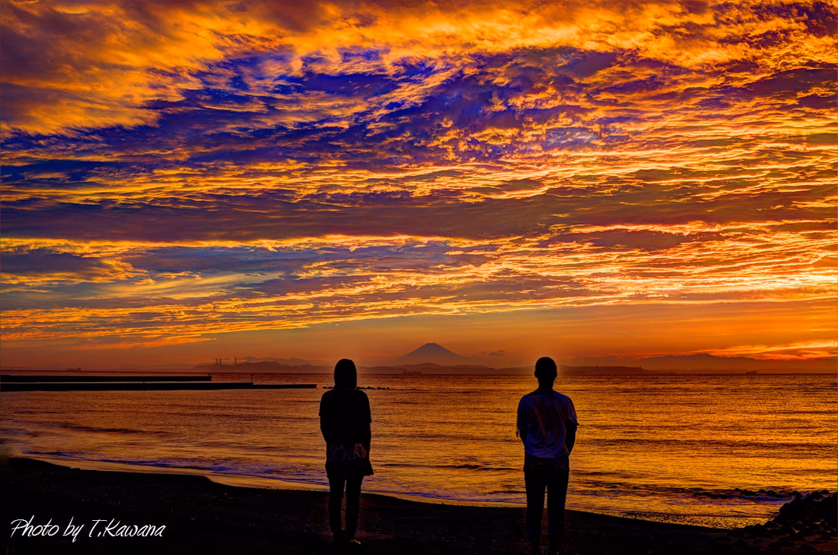 投稿写真：「梅雨の晴れ間に神秘な夕空と富士山」