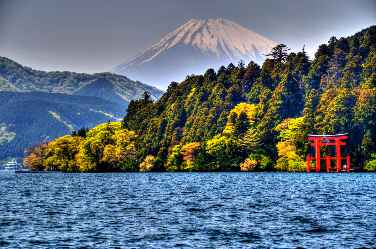 投稿写真：紅い鳥居と富士山