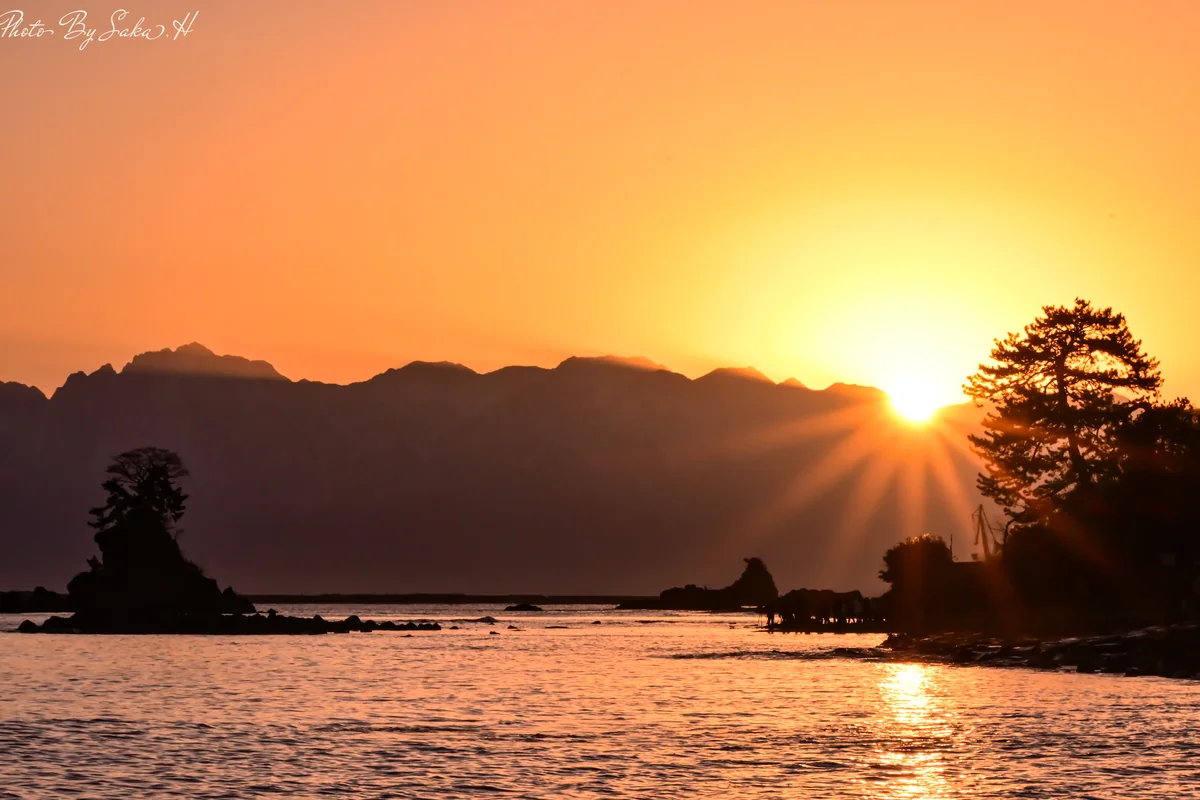 投稿写真：雨晴海岸の日の出