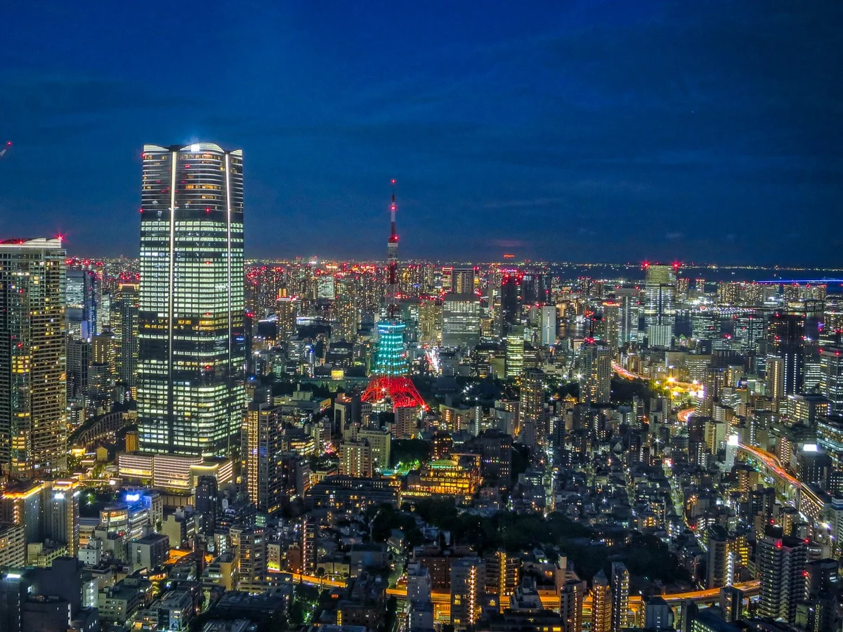 投稿写真：麻布台ヒルズと東京タワーと満月の出