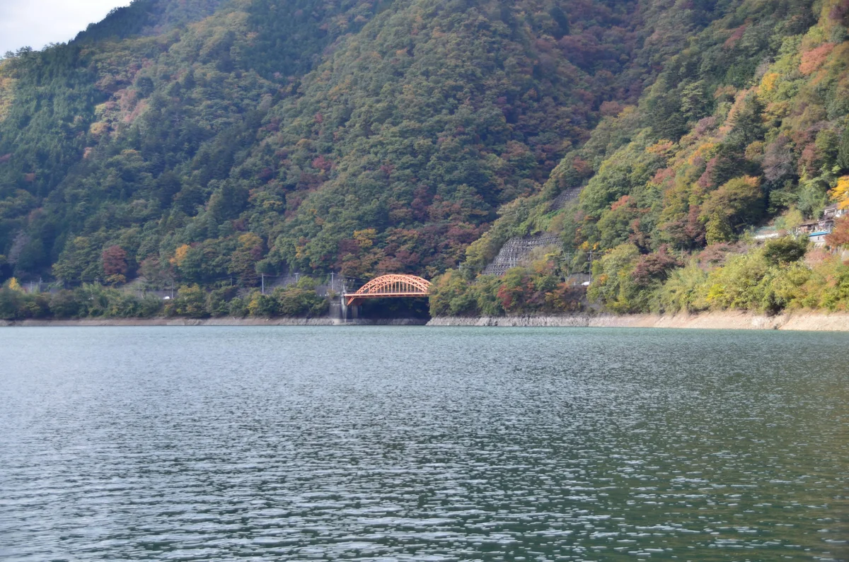 投稿写真：奥多摩湖の湖上にて