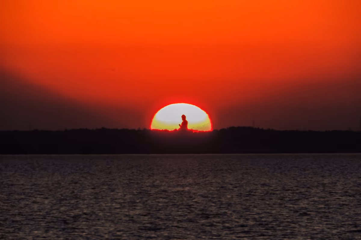 投稿写真：夕日の中の牛久大仏