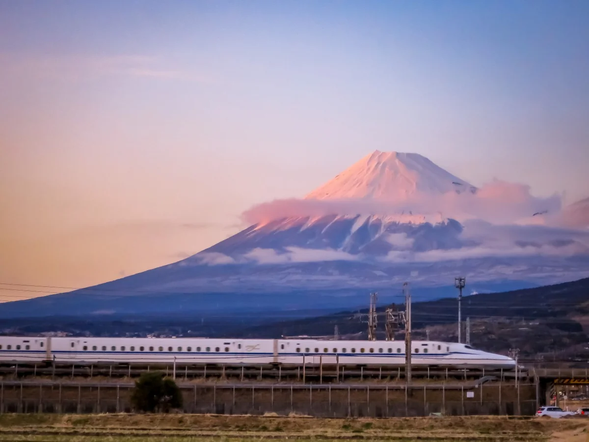 投稿写真：新幹線と富士山