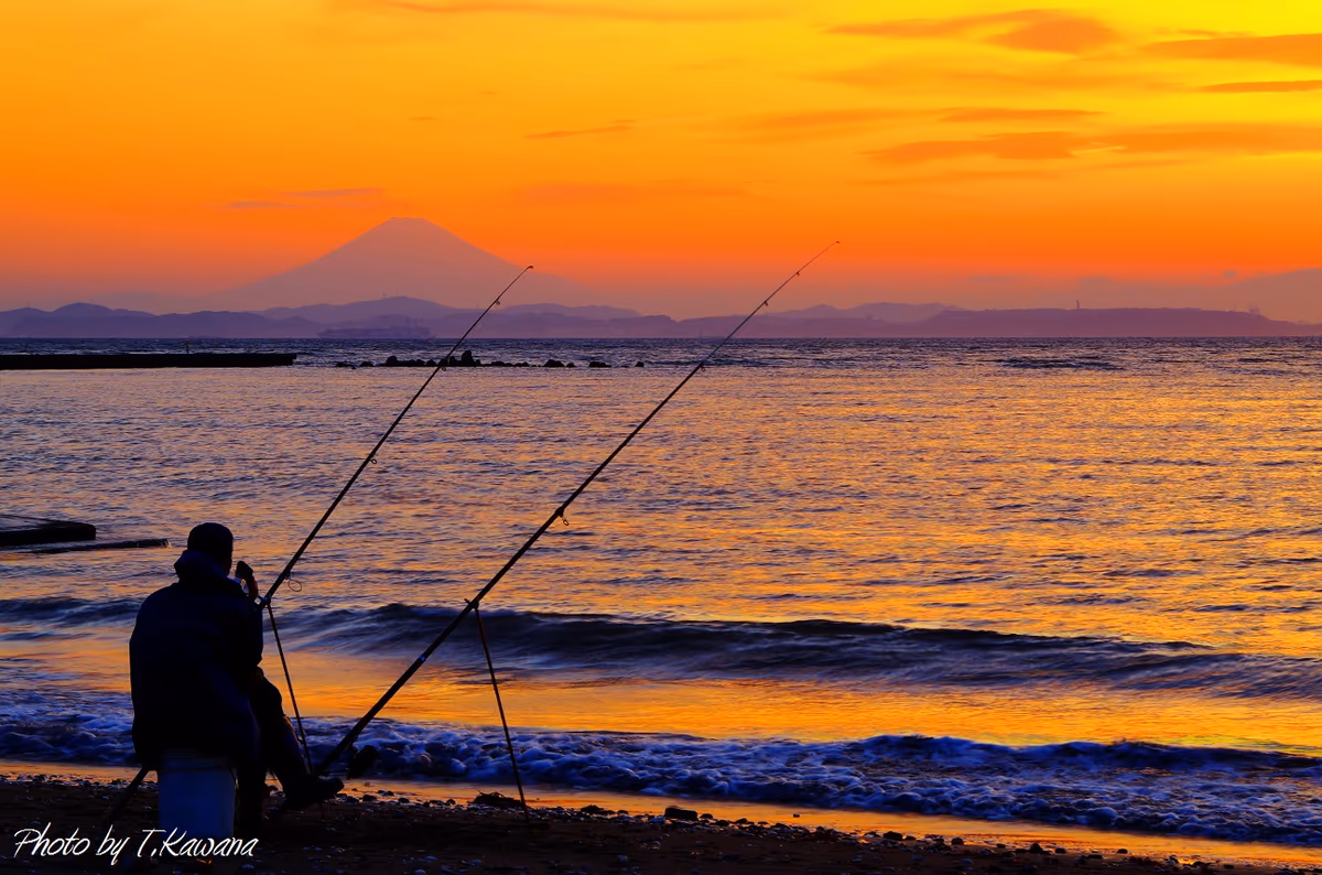 投稿写真：夕焼け富士に釣り人も黄昏る♪