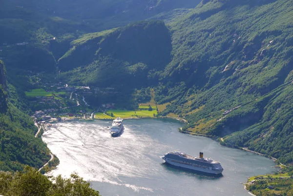 投稿：北欧　フィヨルドの景色