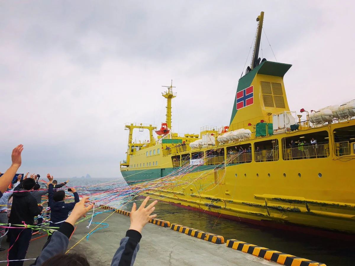 投稿写真：別れの紙テープ