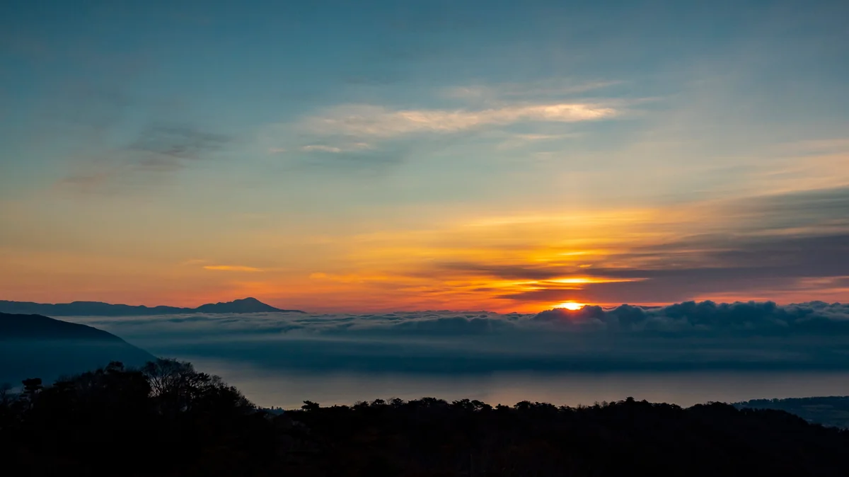 投稿写真：晩秋奥琵琶湖の雲海と御来光