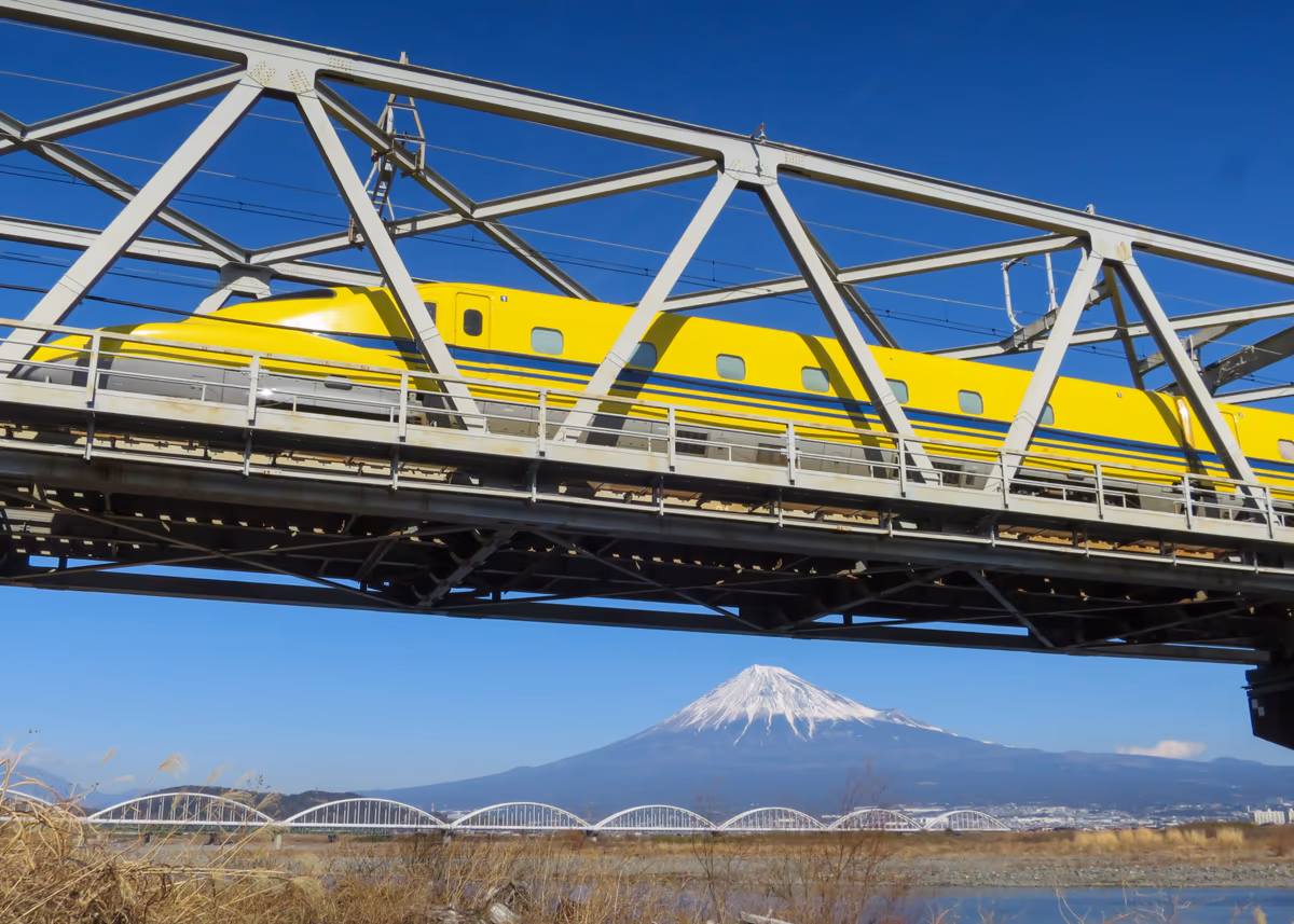 投稿写真：ドクターイエローと富士山